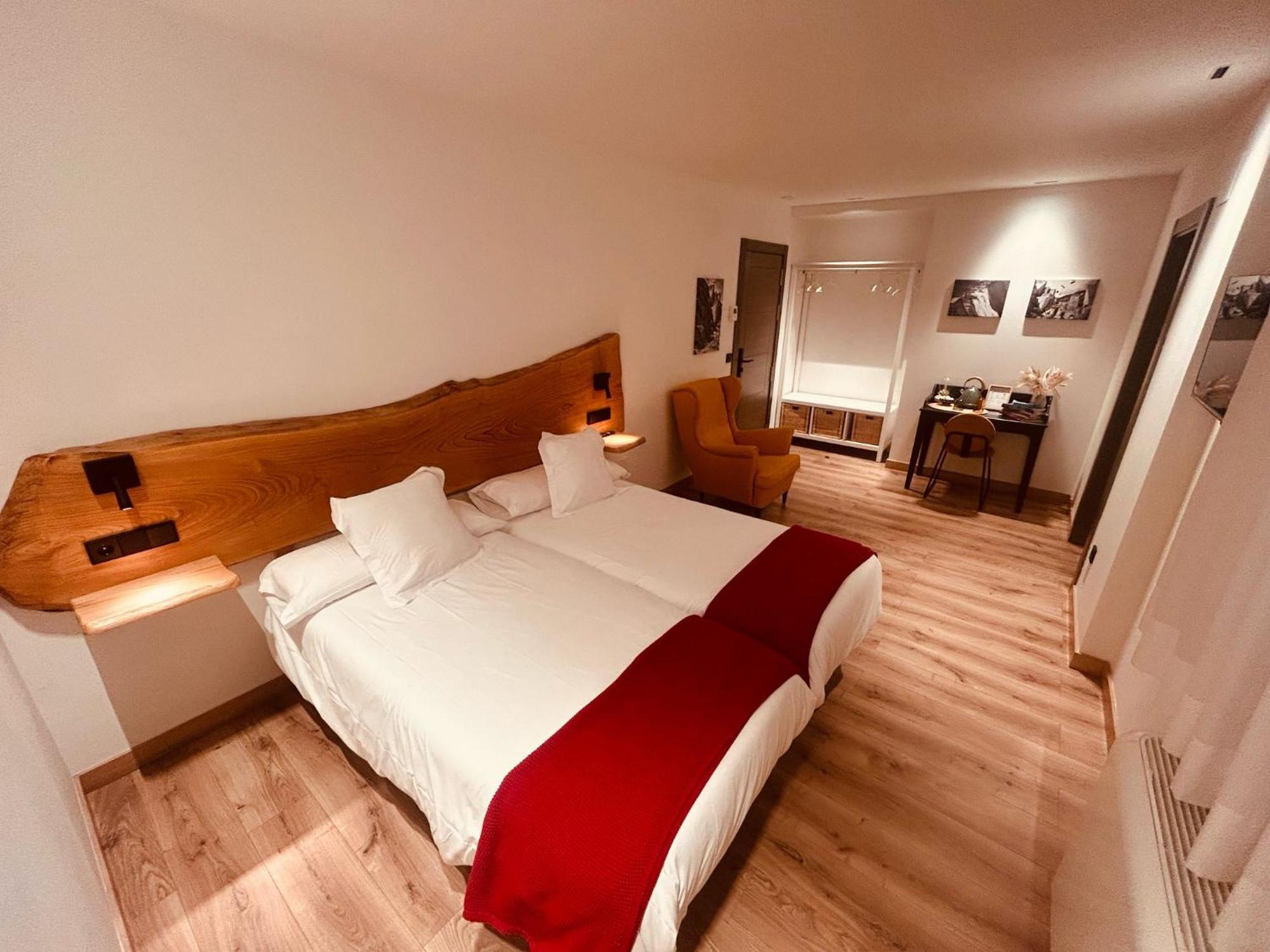 A Reigada Hotel Restaurante Grandas de Salime Eksteriør bilde
